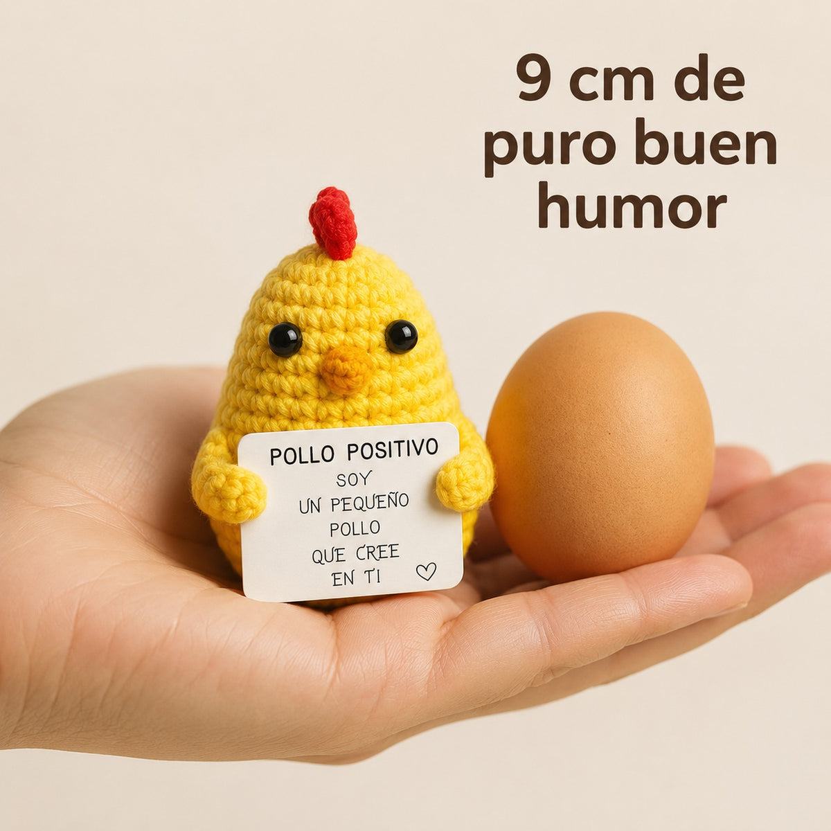 Pollo Positivo - 9 cm, tamaño real en la mano